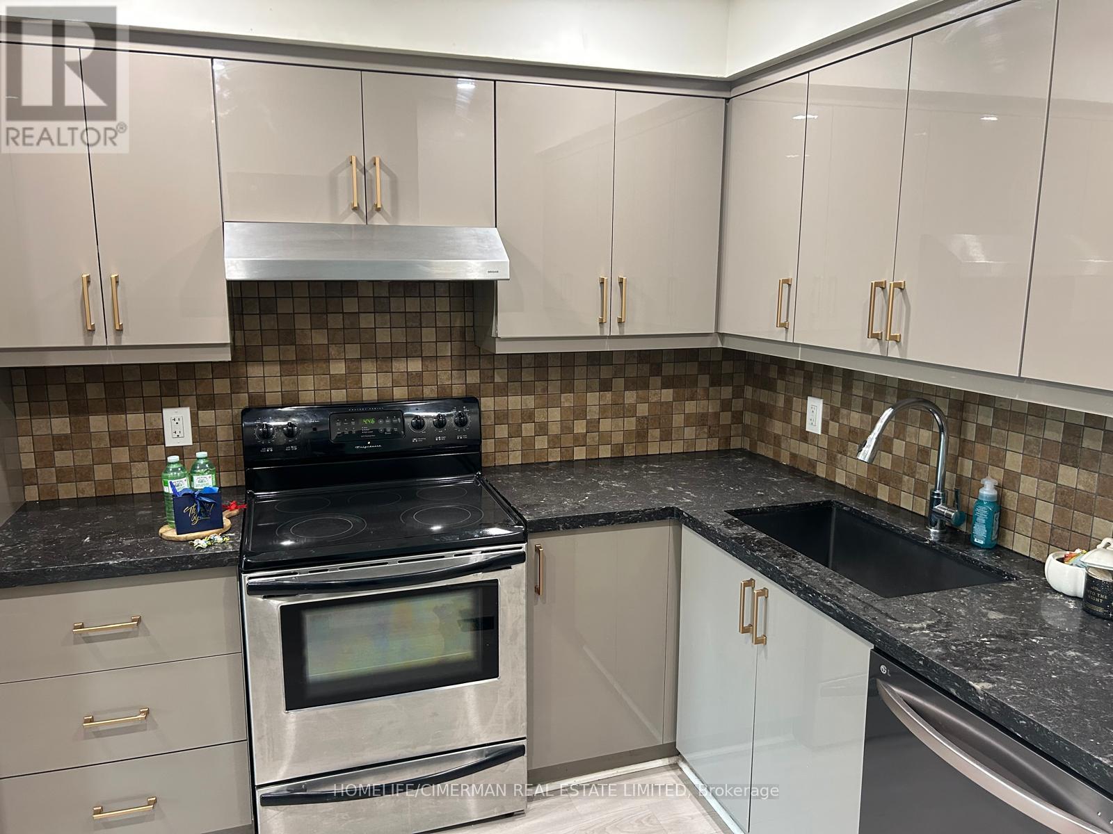 46 - 46 Foster Crescent, Brampton, Ontario  L6V 3M7 - Photo 3 - W12777752