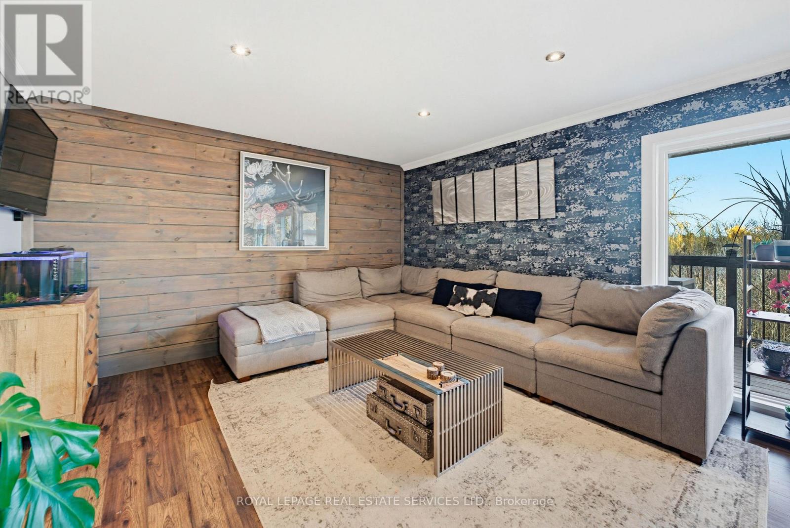 18 Cherry Street, Halton Hills, Ontario  L7G 3J8 - Photo 10 - W12933612