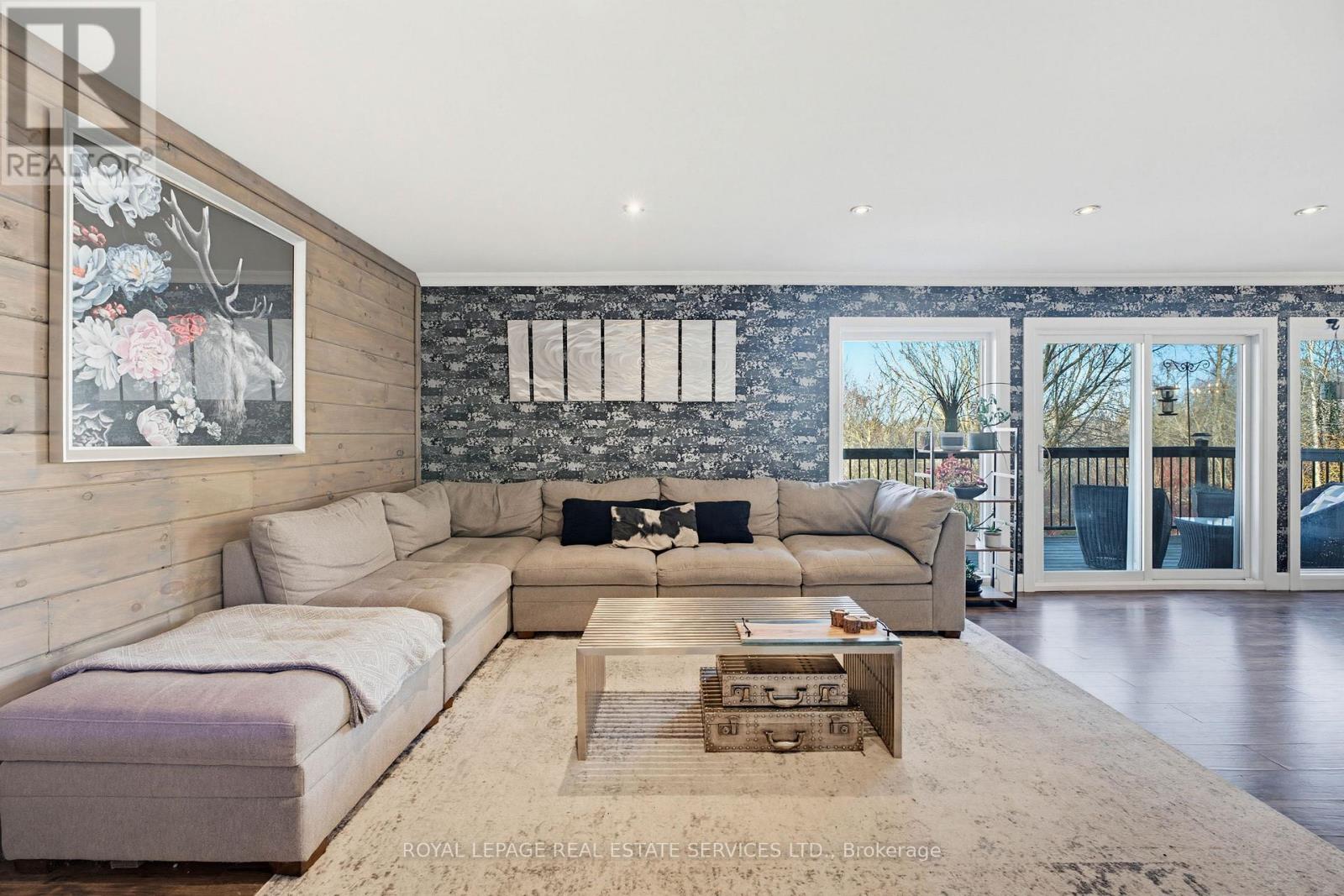 18 Cherry Street, Halton Hills, Ontario  L7G 3J8 - Photo 12 - W12933612