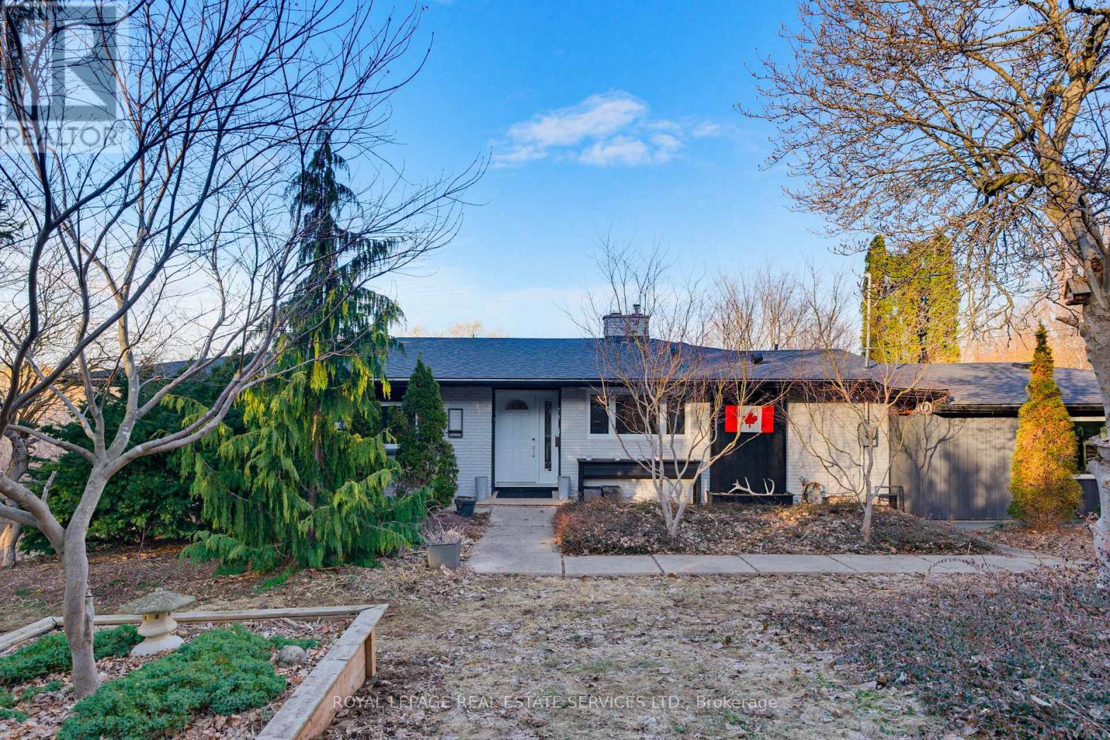 18 Cherry Street, Halton Hills, Ontario  L7G 3J8 - Photo 3 - W12933612