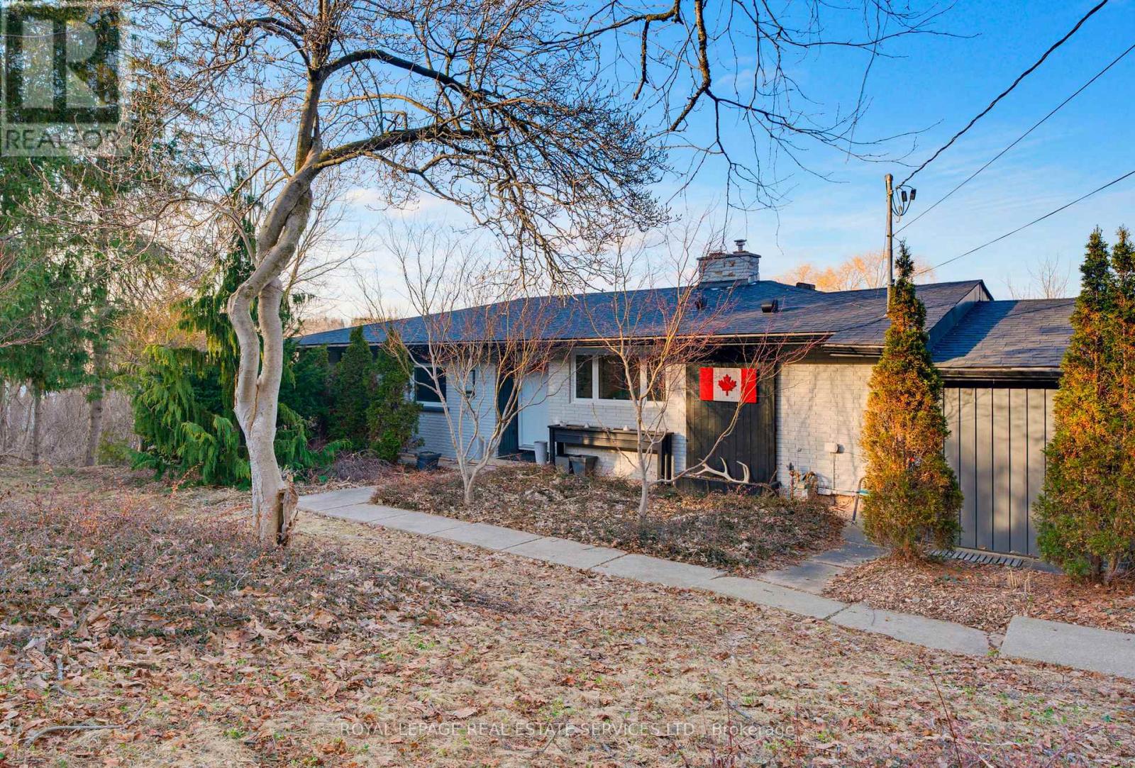 18 Cherry Street, Halton Hills, Ontario  L7G 3J8 - Photo 4 - W12933612