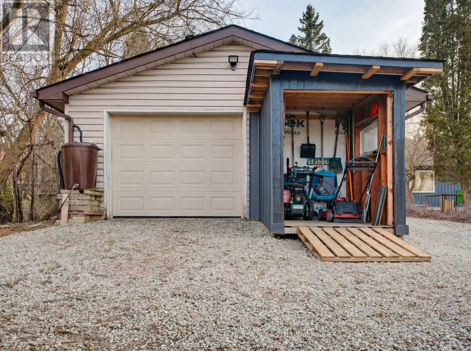 18 Cherry Street, Halton Hills, Ontario  L7G 3J8 - Photo 49 - W12933612