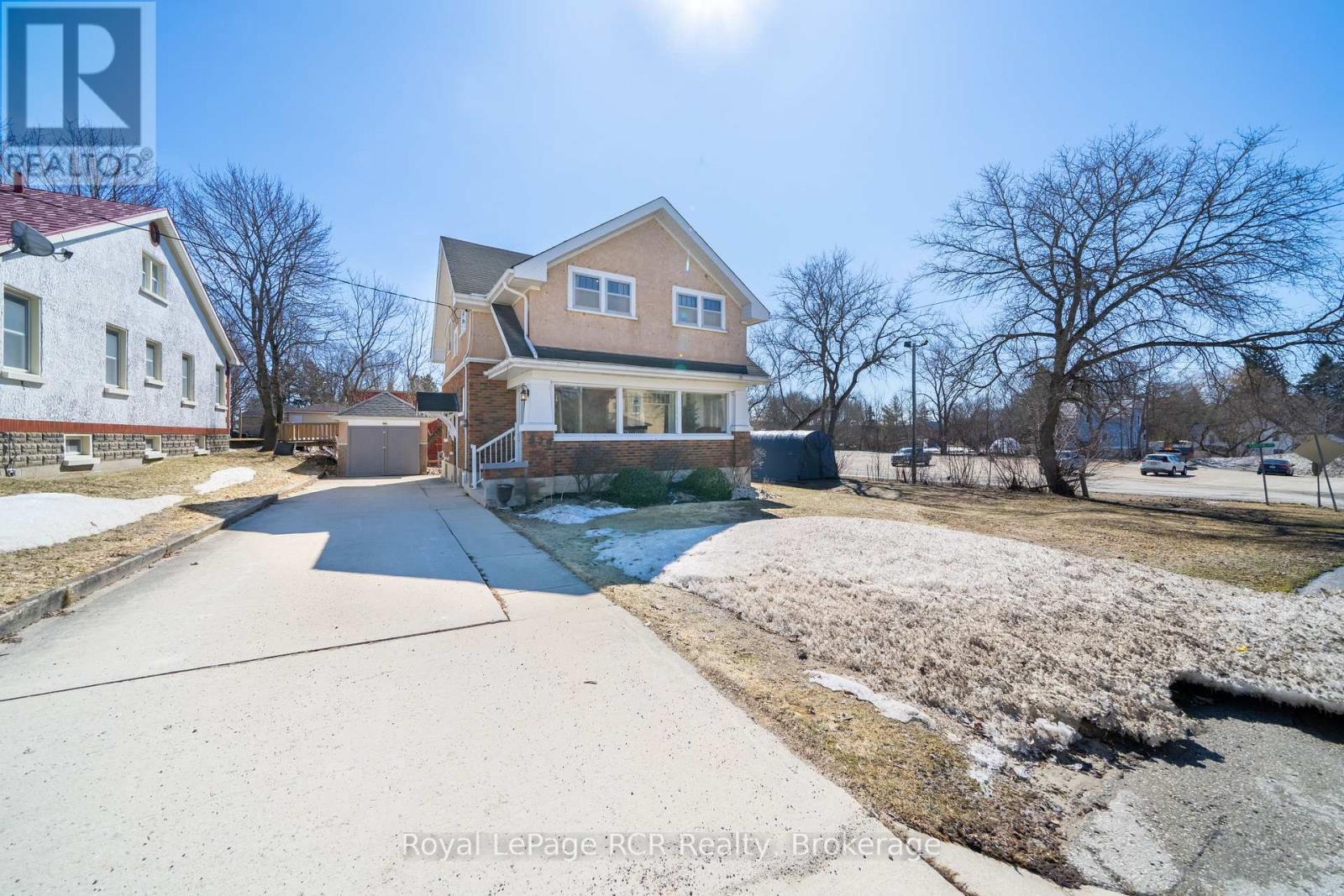 429 LAMBTON STREET W, West Grey, Ontario