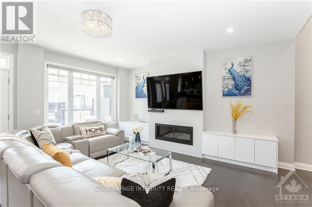 396 Huntsville Drive, Ottawa, Ontario  K2T 0H6 - Photo 8 - X12933630