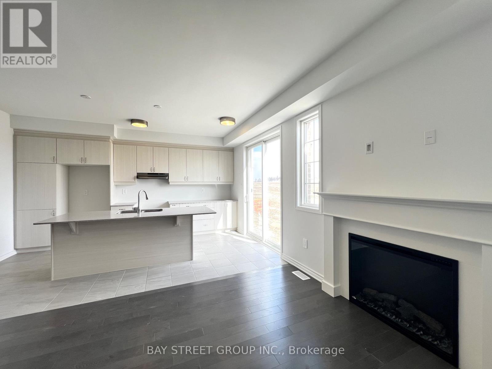 127 Leslie Richard Street, Markham, Ontario  L6C 3S9 - Photo 3 - N12933634