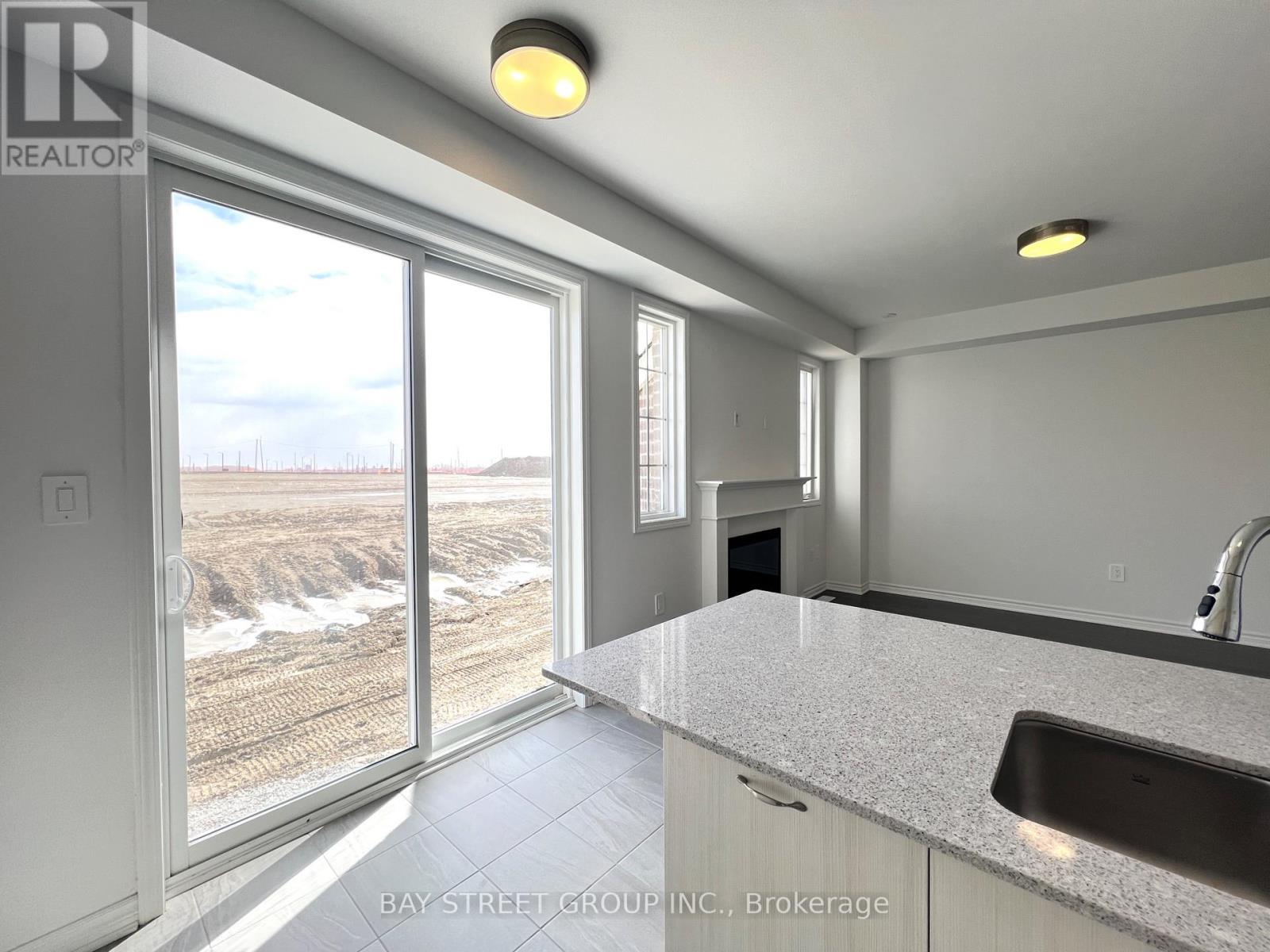 127 Leslie Richard Street, Markham, Ontario  L6C 3S9 - Photo 4 - N12933634