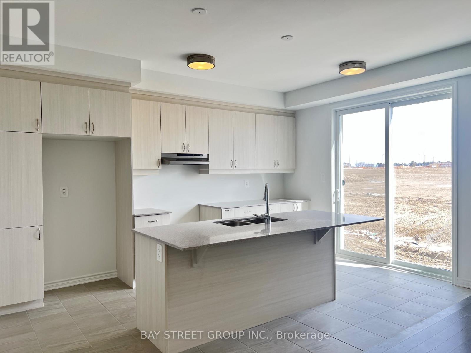 127 Leslie Richard Street, Markham, Ontario  L6C 3S9 - Photo 7 - N12933634