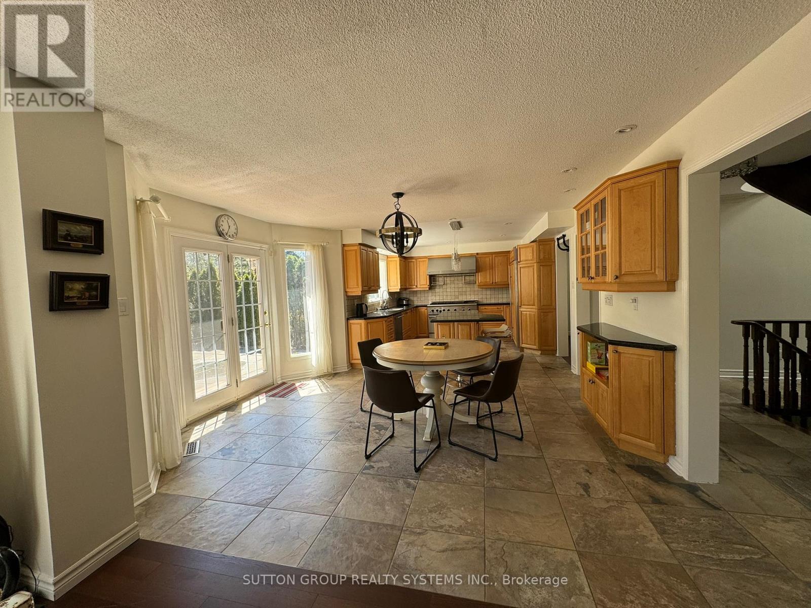 Upper - 1232 Bonnybank Court, Oakville, Ontario  L6M 1V7 - Photo 11 - W12933644