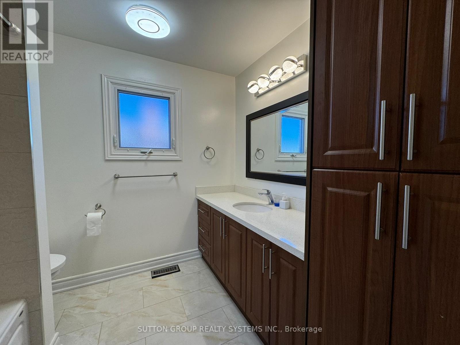 Upper - 1232 Bonnybank Court, Oakville, Ontario  L6M 1V7 - Photo 28 - W12933644