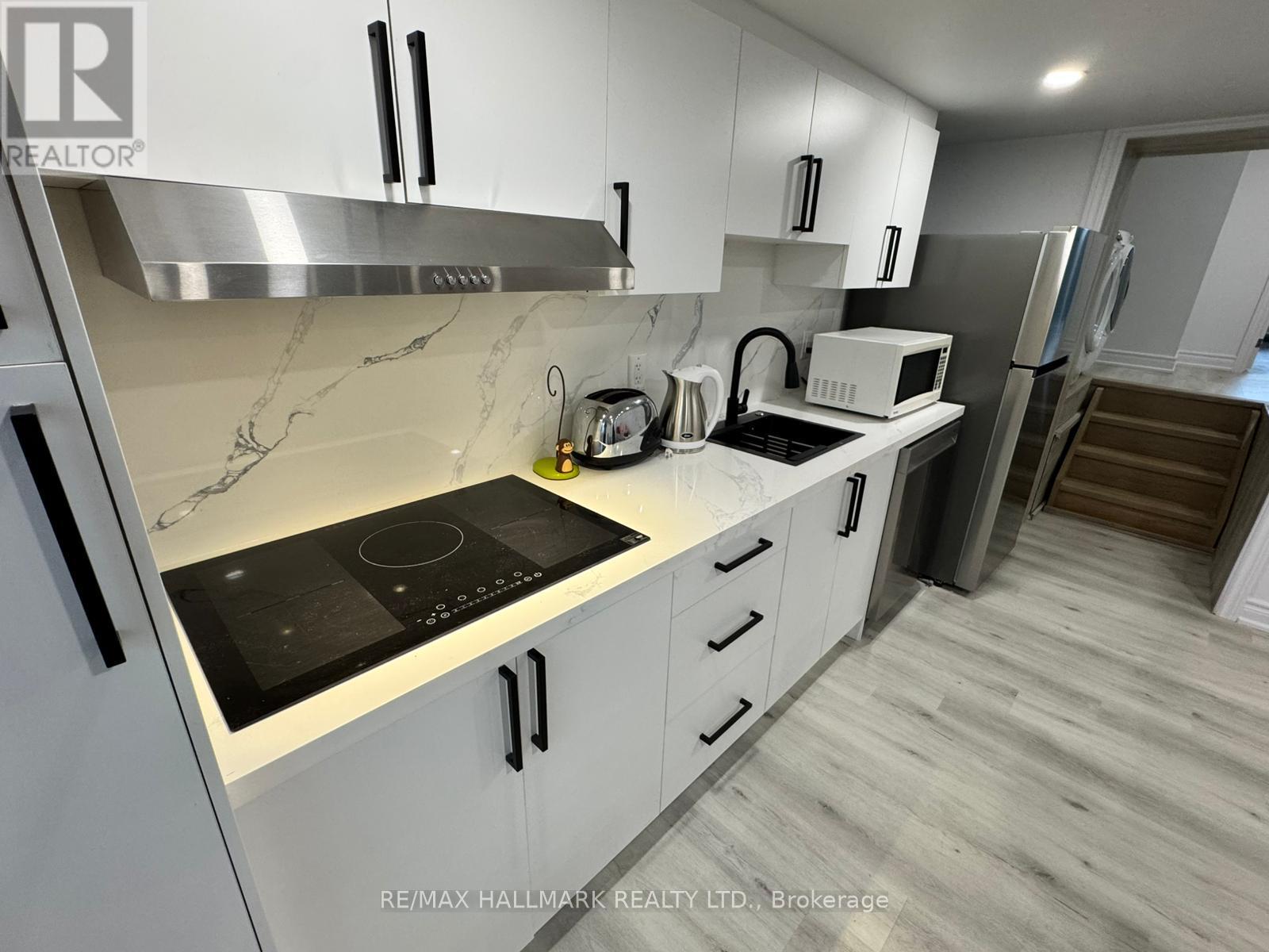 Secondary Suite/basement - 25b Knowles Crescent, Aurora, Ontario  L4G 1Z6 - Photo 16 - N12912754