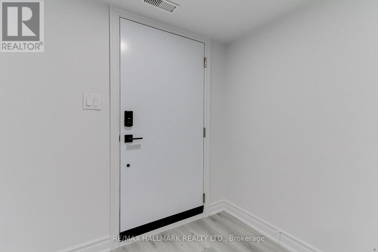 Secondary Suite/basement - 25b Knowles Crescent, Aurora, Ontario  L4G 1Z6 - Photo 5 - N12912754