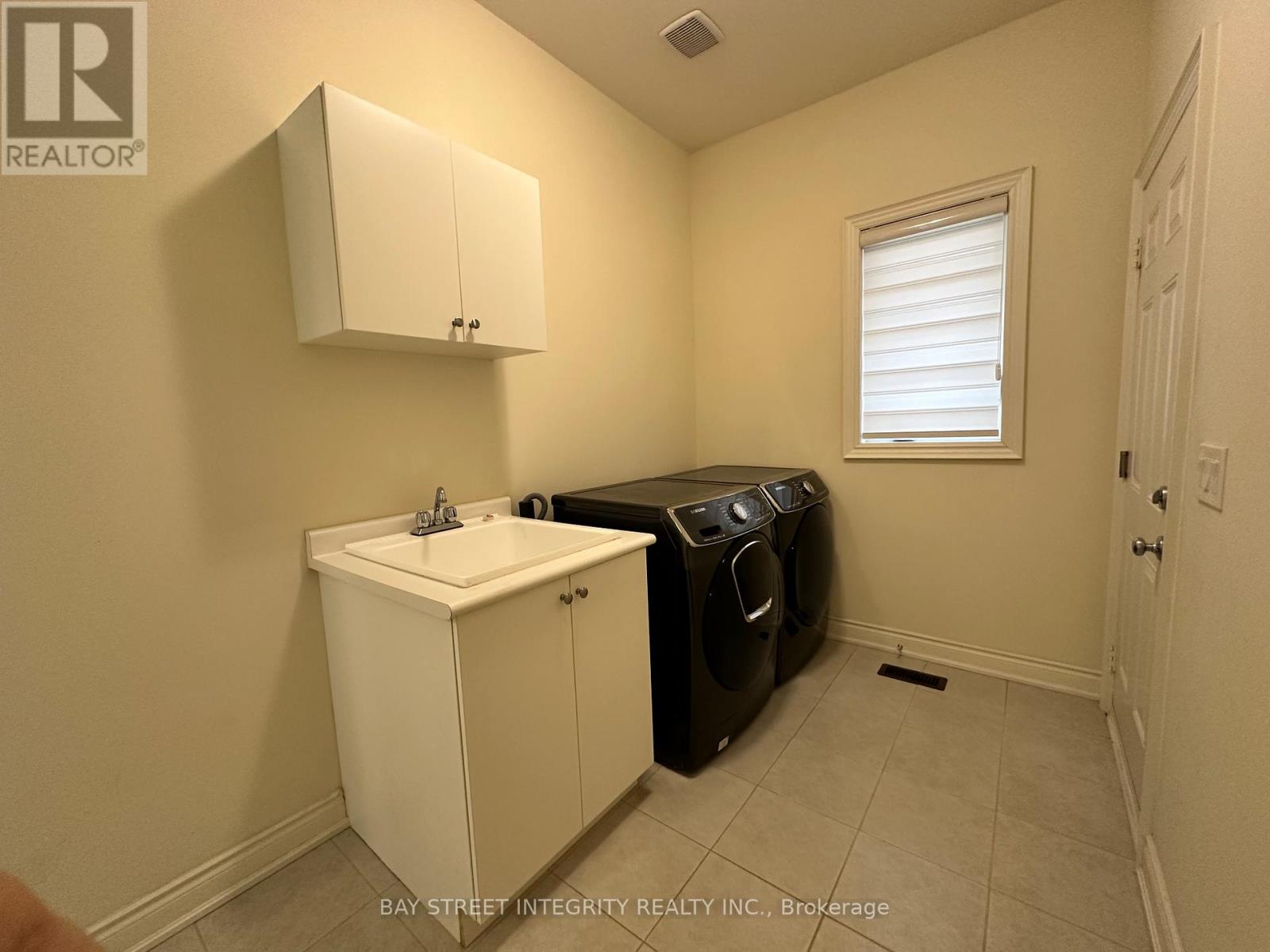 1529 Day Terrace, Milton, Ontario L9E 1H8 - Photo 30 - W12933648