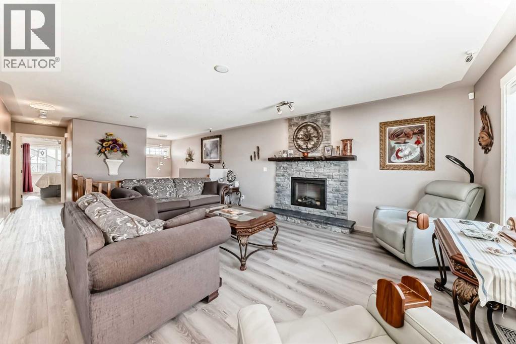 232 Deschner Close, Red Deer, Alberta  T4R 3C2 - Photo 9 - A2295552