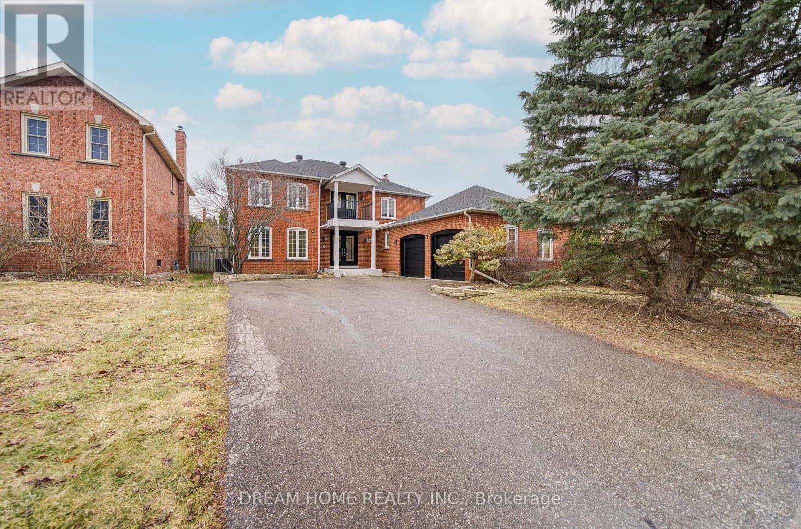 352 KENNEDY STREET W, Aurora, Ontario