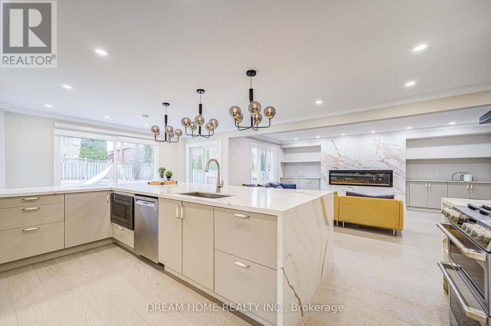 352 Kennedy Street W, Aurora, Ontario  L4G 5M4 - Photo 11 - N12933660