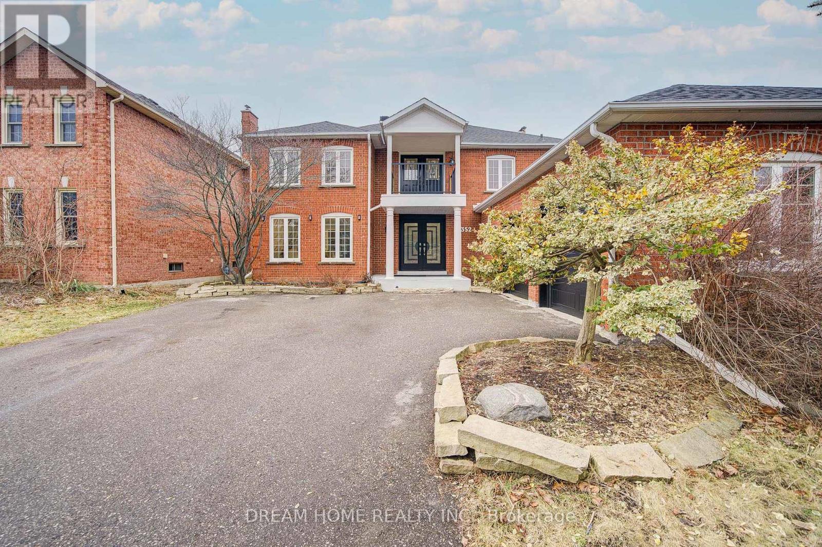 352 Kennedy Street W, Aurora, Ontario  L4G 5M4 - Photo 2 - N12933660