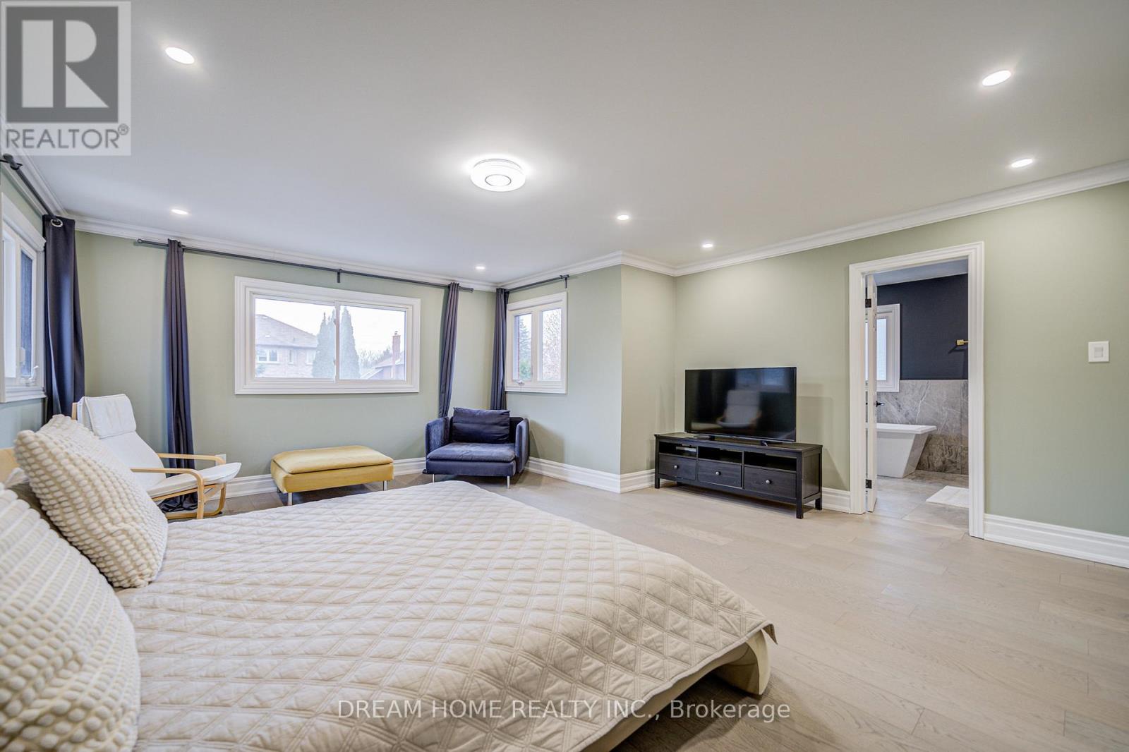 352 Kennedy Street W, Aurora, Ontario  L4G 5M4 - Photo 30 - N12933660