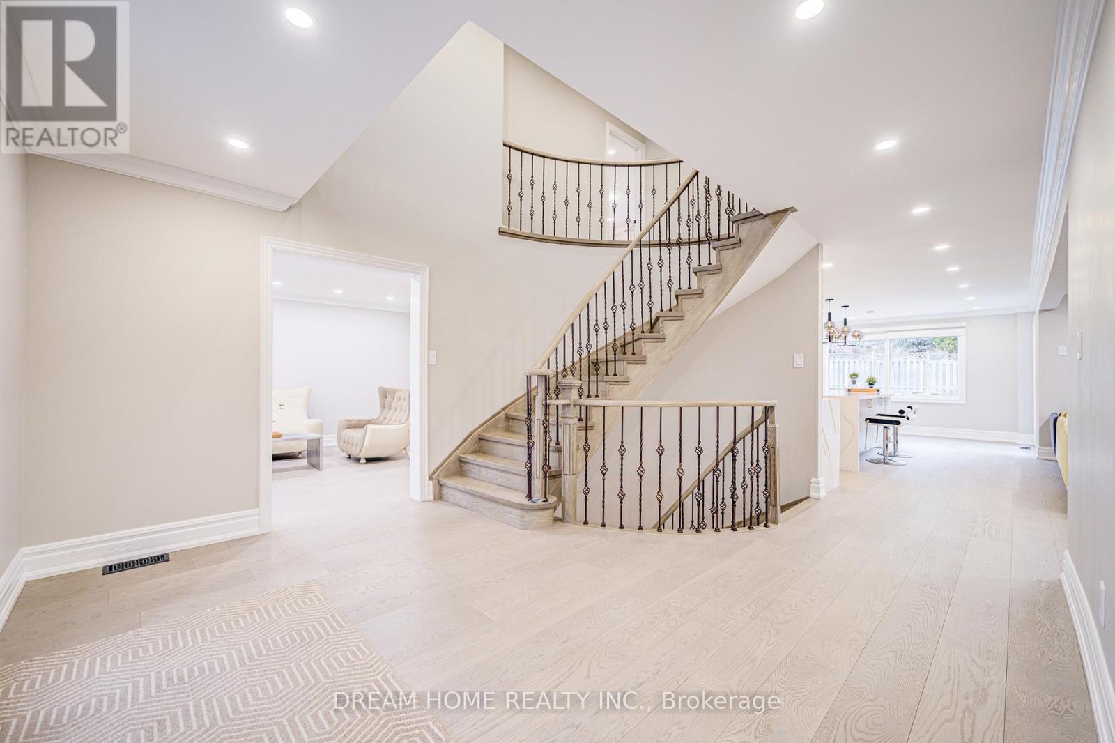 352 Kennedy Street W, Aurora, Ontario  L4G 5M4 - Photo 5 - N12933660