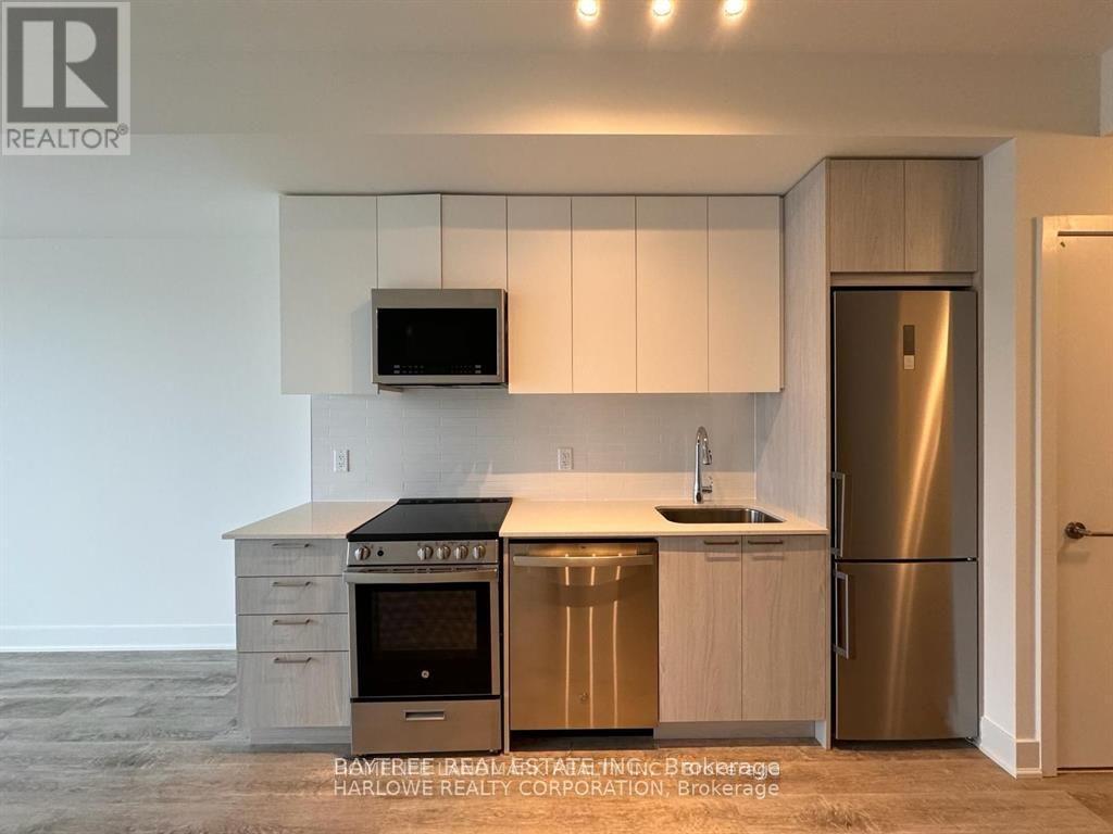 901 - 185 Deerfield Road, Newmarket, Ontario  L3Y 0G7 - Photo 2 - N12933664