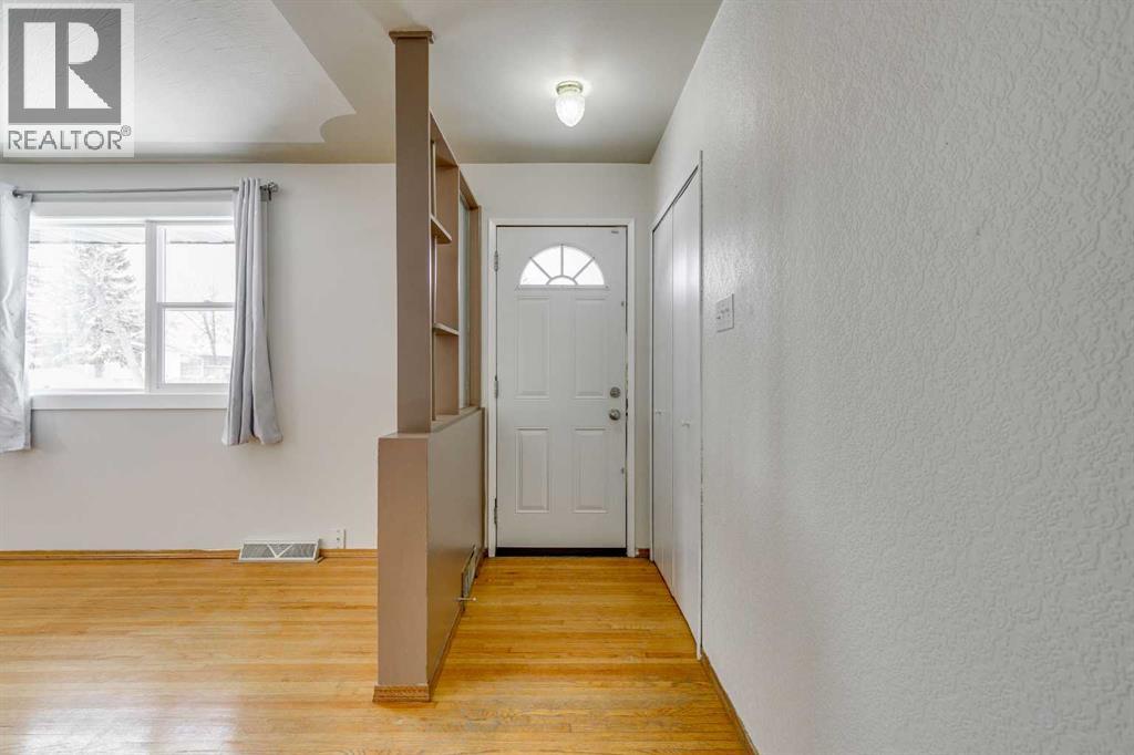 3328 45 Street Sw, Calgary, Alberta  T3E 3T9 - Photo 2 - A2294223