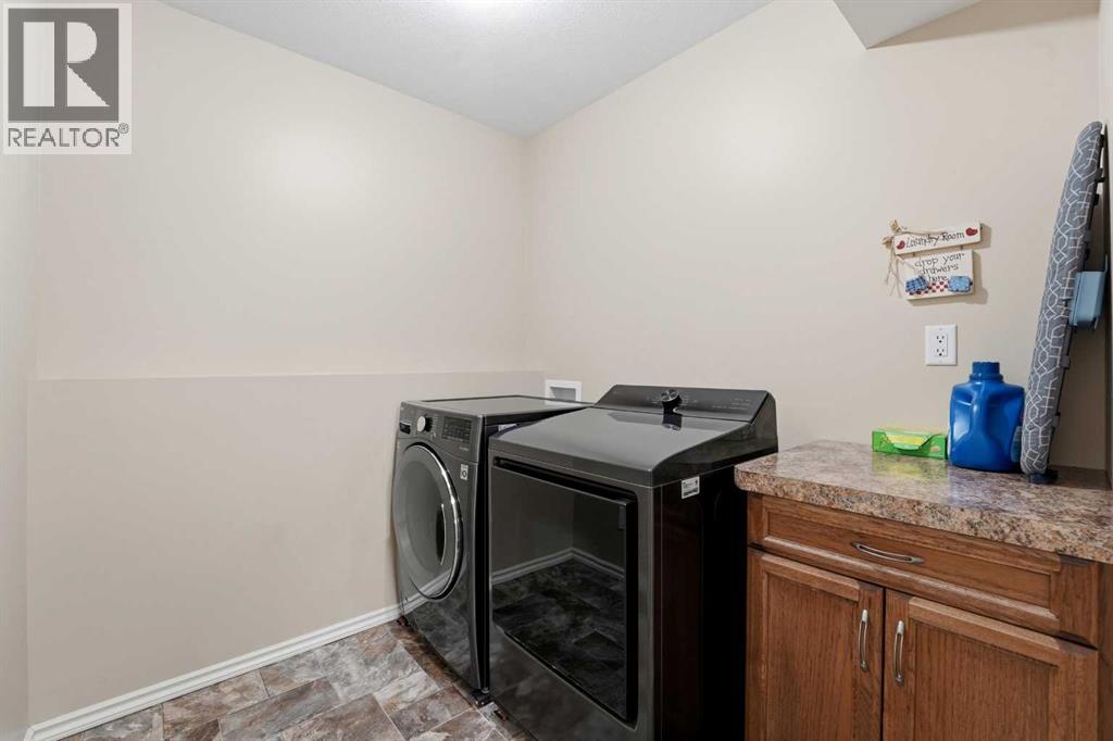 122 Sutherland Close, Red Deer, Alberta  T4R 0L5 - Photo 33 - A2295475