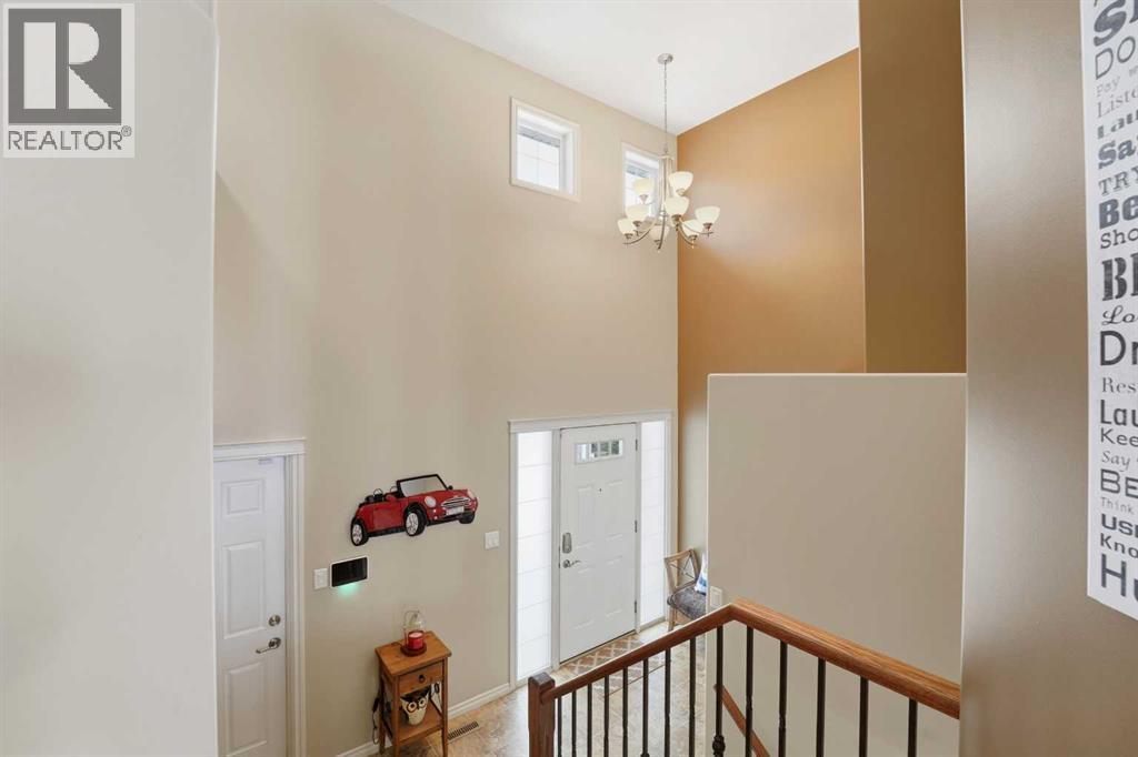 122 Sutherland Close, Red Deer, Alberta  T4R 0L5 - Photo 5 - A2295475