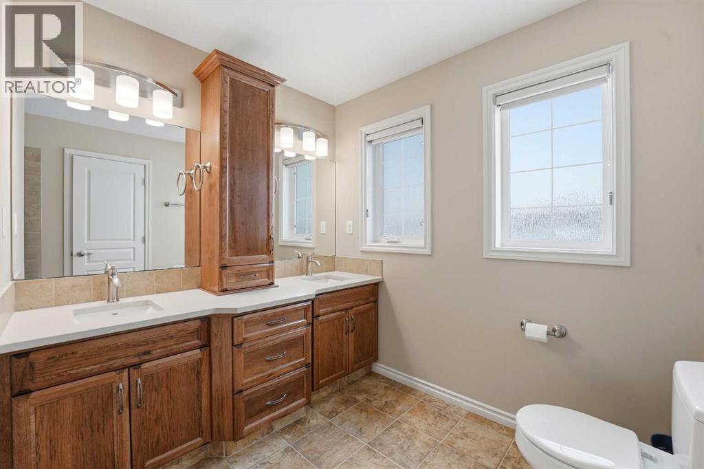 122 Sutherland Close, Red Deer, Alberta  T4R 0L5 - Photo 9 - A2295475