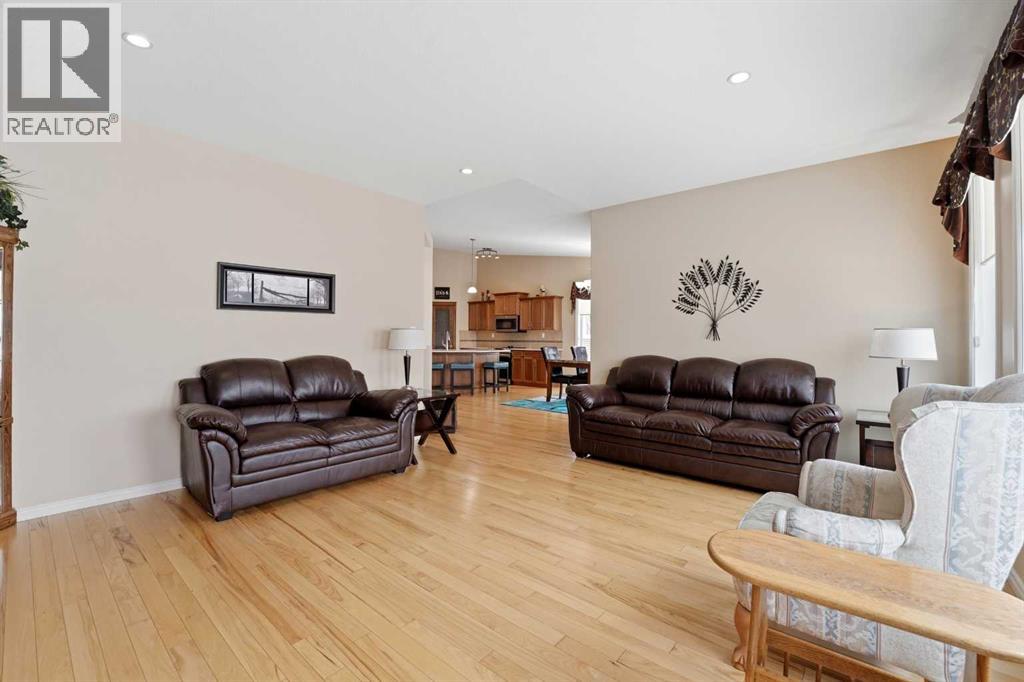 122 Sutherland Close, Red Deer, Alberta  T4R 0L5 - Photo 18 - A2295475