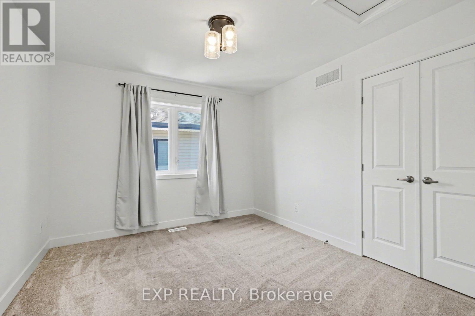 40 Baldcypress Way, Ottawa, Ontario  K2V 0L6 - Photo 31 - X12933672