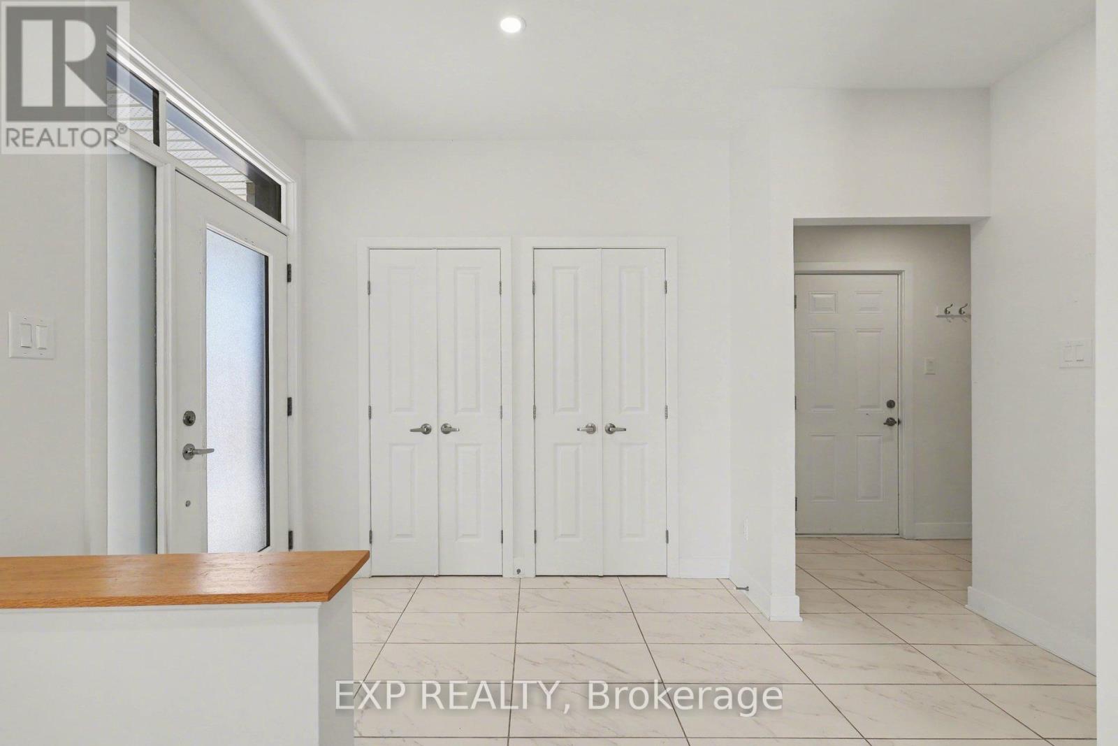 40 Baldcypress Way, Ottawa, Ontario  K2V 0L6 - Photo 4 - X12933672