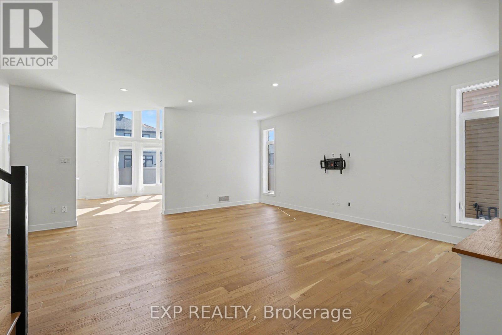 40 Baldcypress Way, Ottawa, Ontario  K2V 0L6 - Photo 5 - X12933672