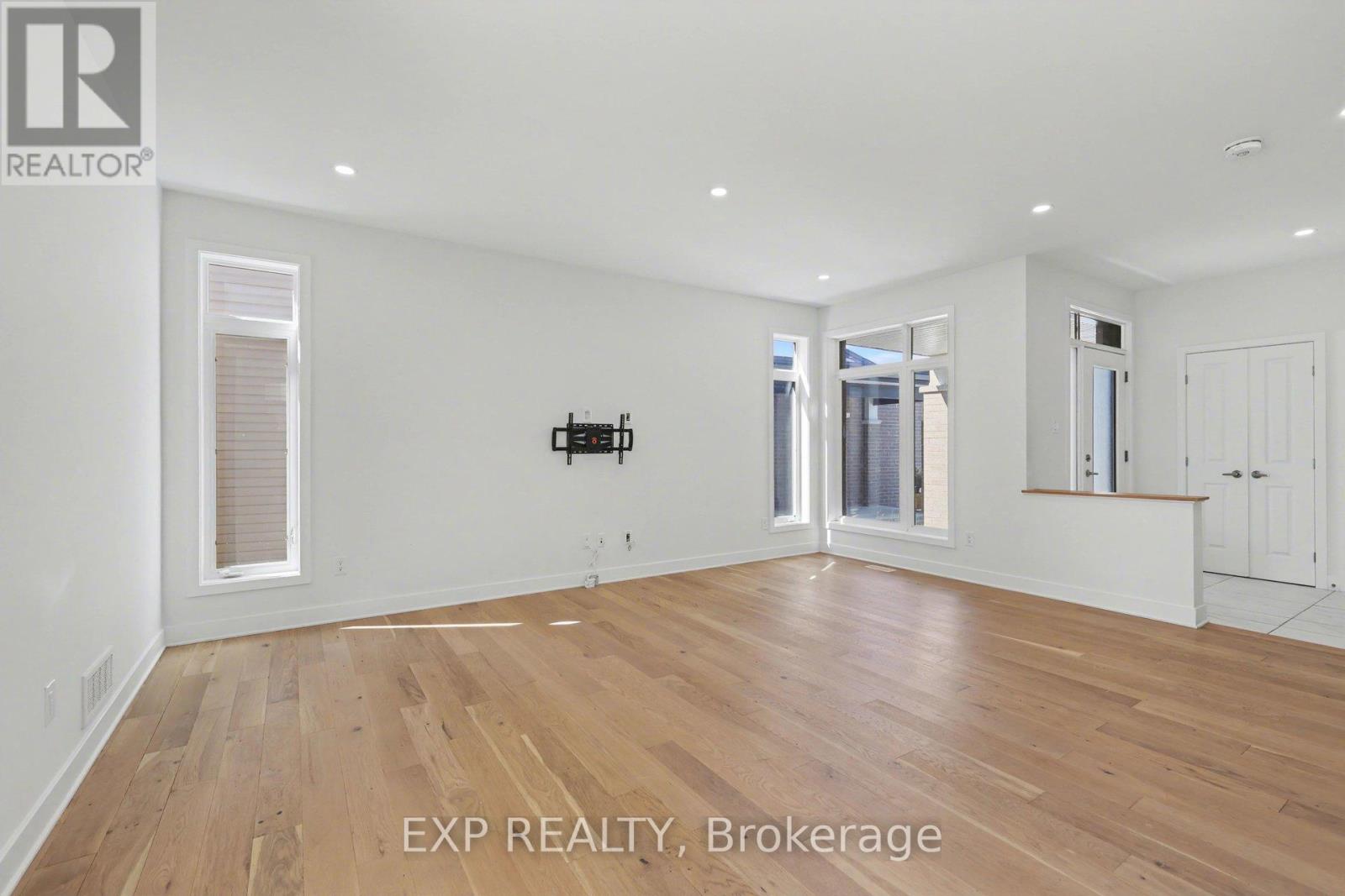 40 Baldcypress Way, Ottawa, Ontario  K2V 0L6 - Photo 7 - X12933672