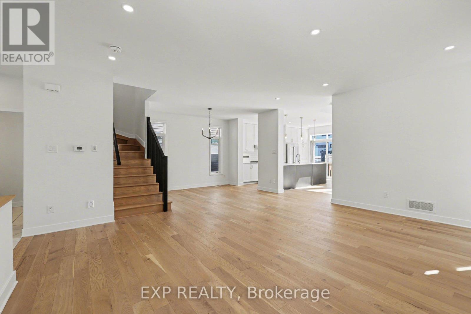 40 Baldcypress Way, Ottawa, Ontario  K2V 0L6 - Photo 9 - X12933672