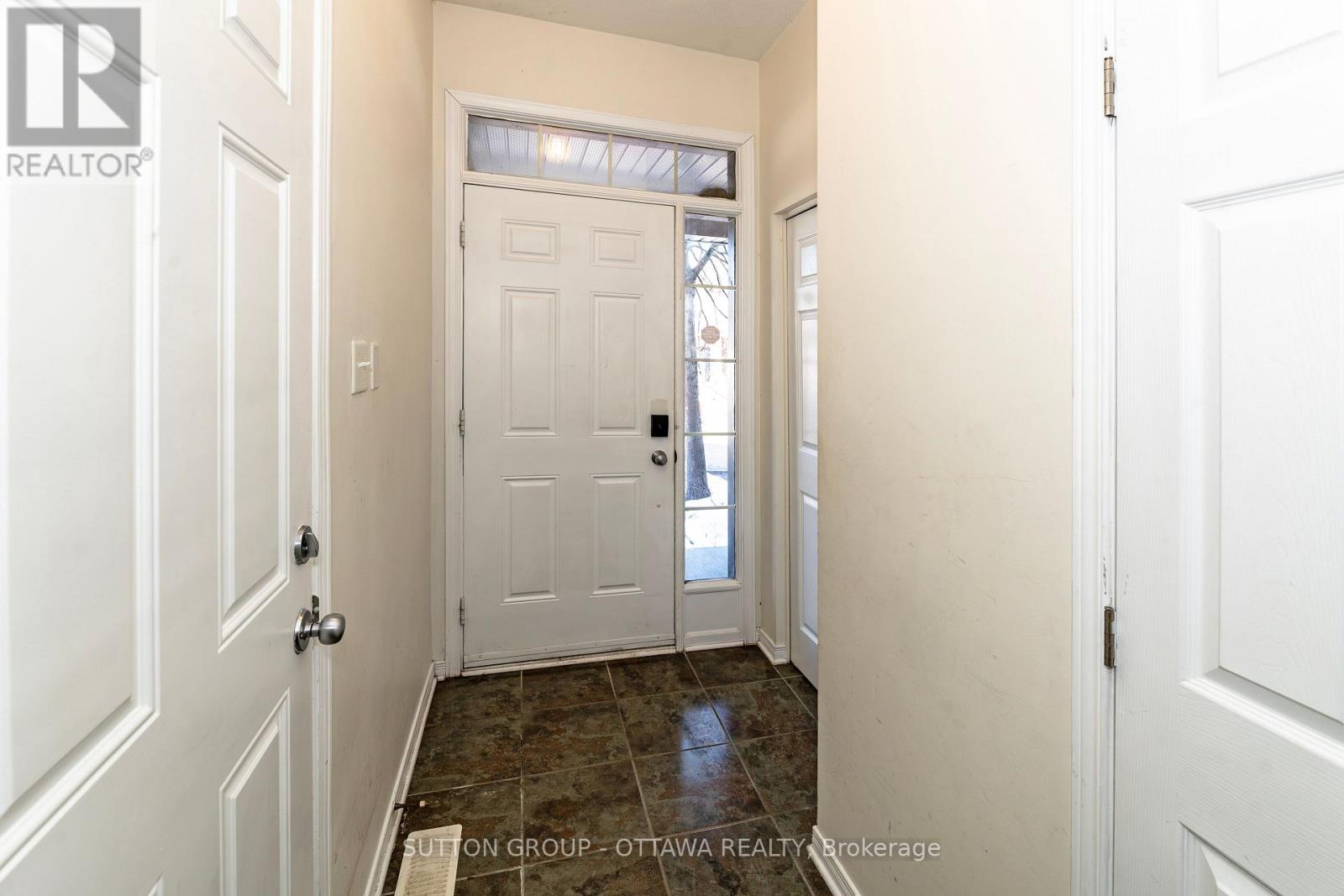 110 Chartley Private, Ottawa, Ontario  K1V 2J6 - Photo 4 - X12933678