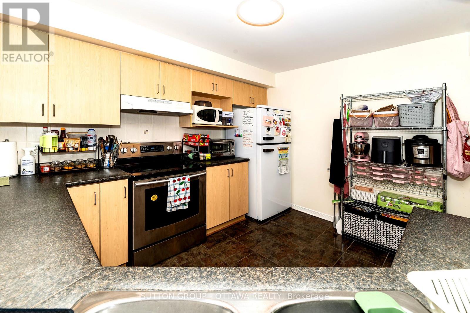 110 Chartley Private, Ottawa, Ontario  K1V 2J6 - Photo 8 - X12933678