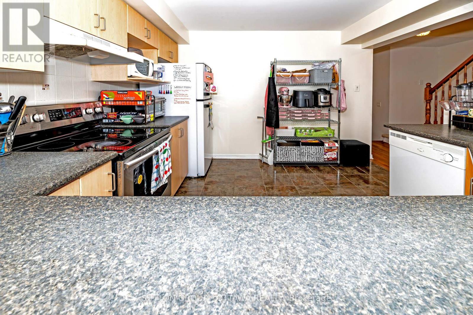 110 Chartley Private, Ottawa, Ontario  K1V 2J6 - Photo 9 - X12933678