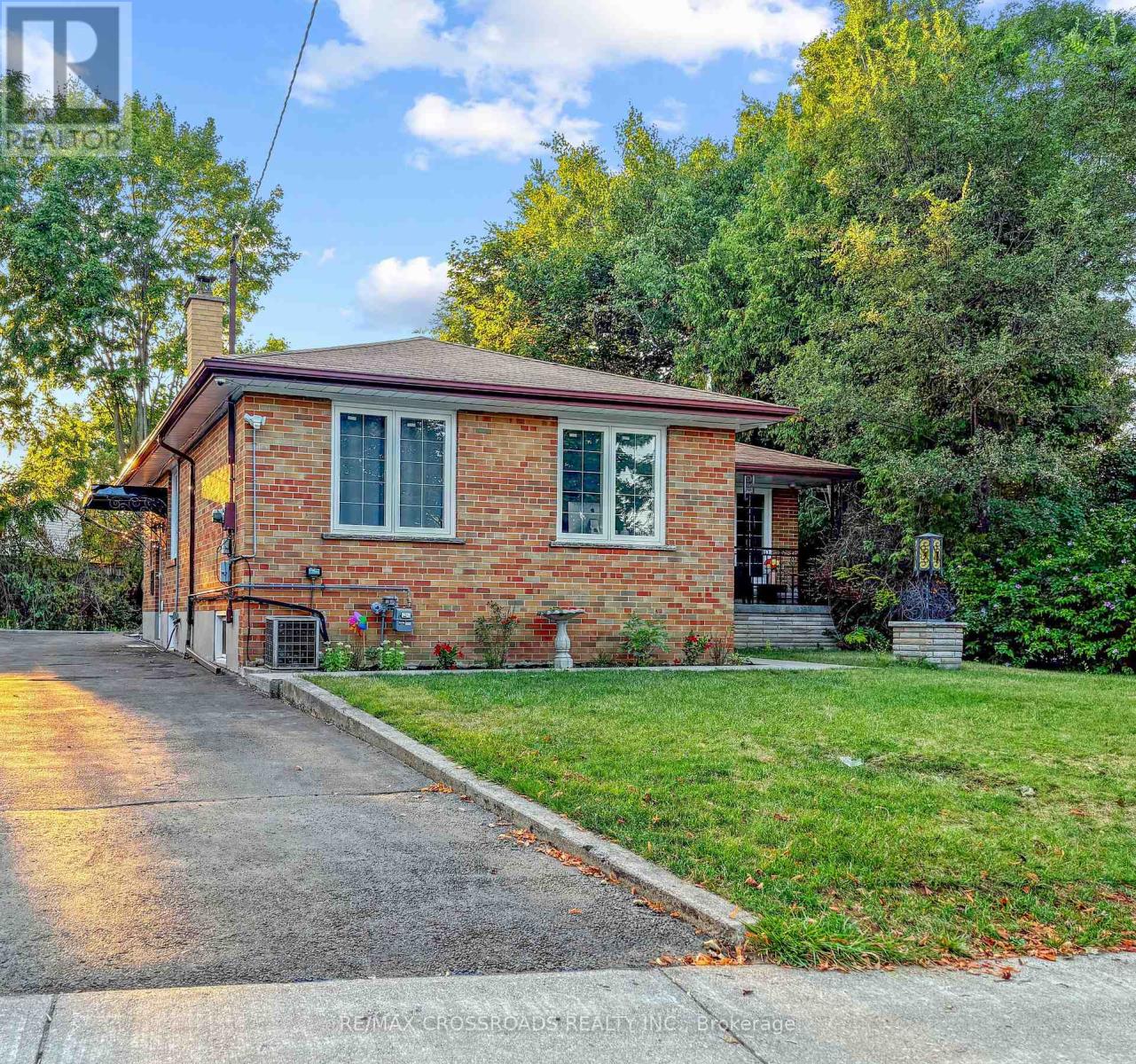 46 RONWAY CRESCENT, Toronto, Ontario