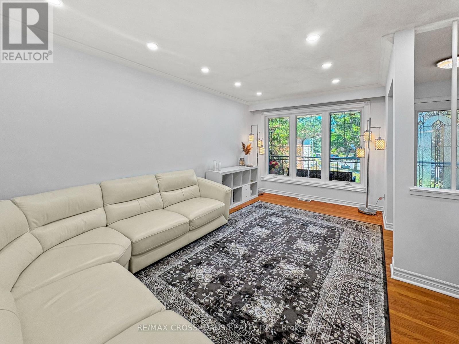 46 Ronway Crescent, Toronto, Ontario  M1J 2S2 - Photo 5 - E12933690