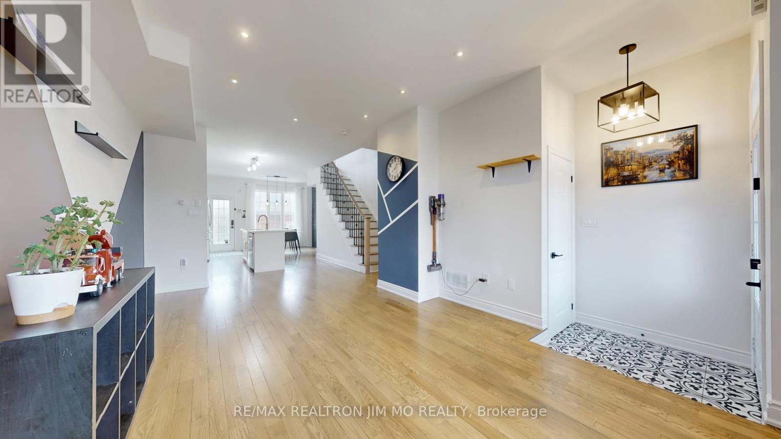 1772 Donald Cousens Parkway, Markham, Ontario  L6B 0V5 - Photo 6 - N12933702