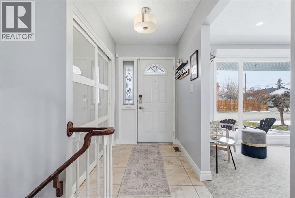 863 Lake Lucerne Drive Se, Calgary, Alberta  T2J 3H6 - Photo 3 - A2295442