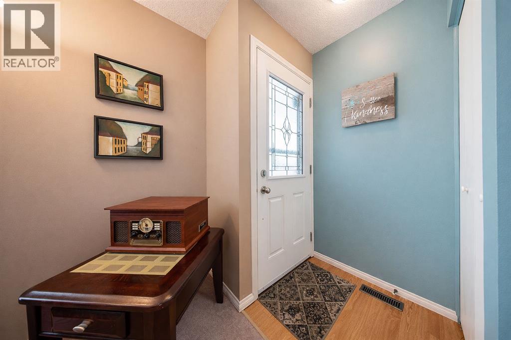 23 Bettenson Street, Red Deer, Alberta  T4R 1J5 - Photo 3 - A2295846