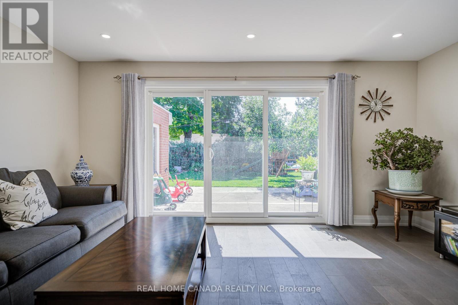 29 Ellesboro Drive, Mississauga, Ontario  L5N 1C3 - Photo 13 - W12933694