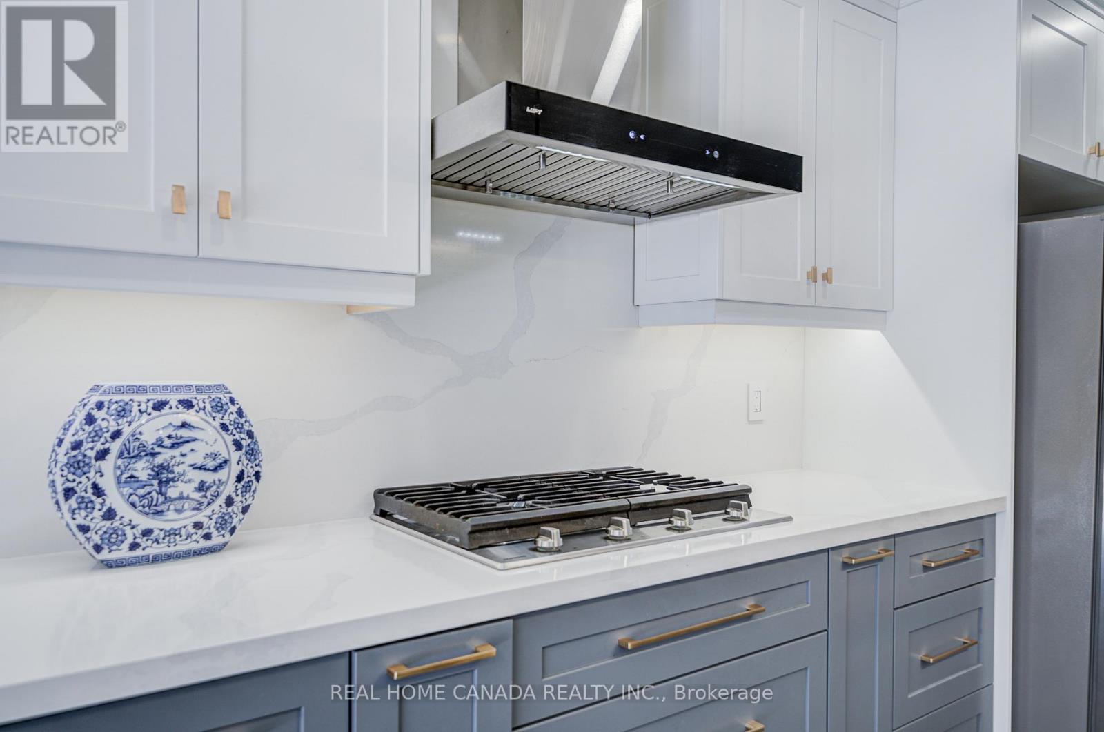 29 Ellesboro Drive, Mississauga, Ontario  L5N 1C3 - Photo 16 - W12933694