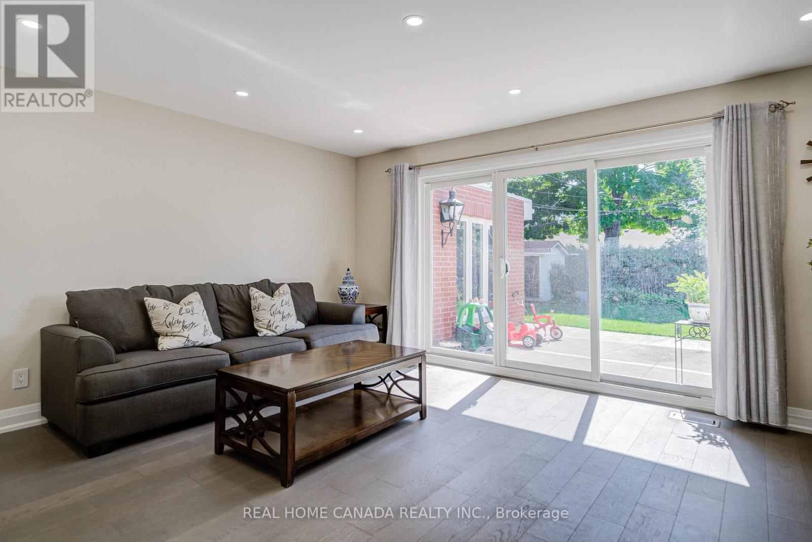 29 Ellesboro Drive, Mississauga, Ontario  L5N 1C3 - Photo 12 - W12933694