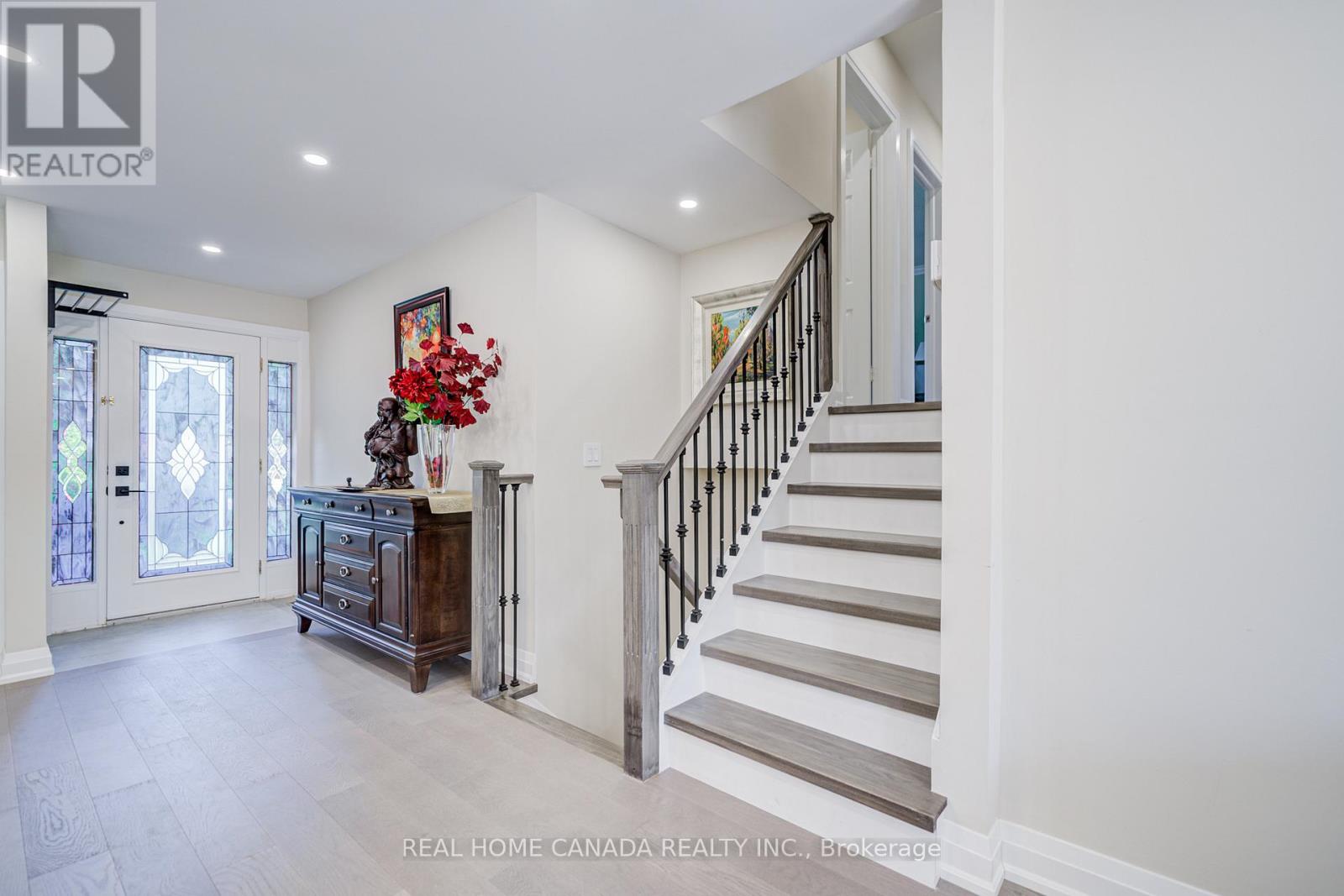 29 Ellesboro Drive, Mississauga, Ontario  L5N 1C3 - Photo 14 - W12933694