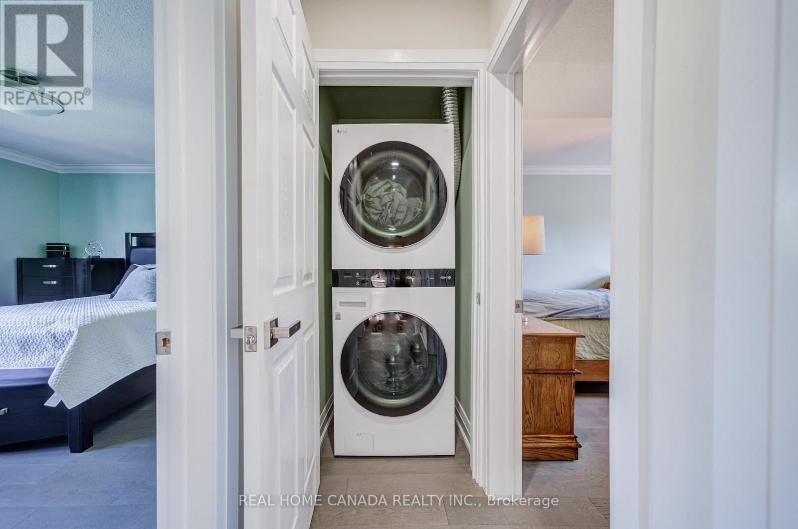 29 Ellesboro Drive, Mississauga, Ontario  L5N 1C3 - Photo 17 - W12933694