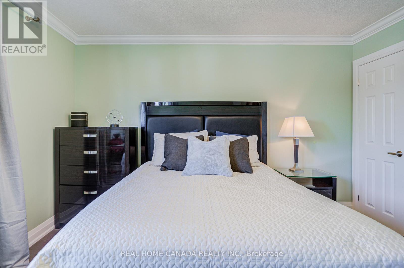 29 Ellesboro Drive, Mississauga, Ontario  L5N 1C3 - Photo 19 - W12933694