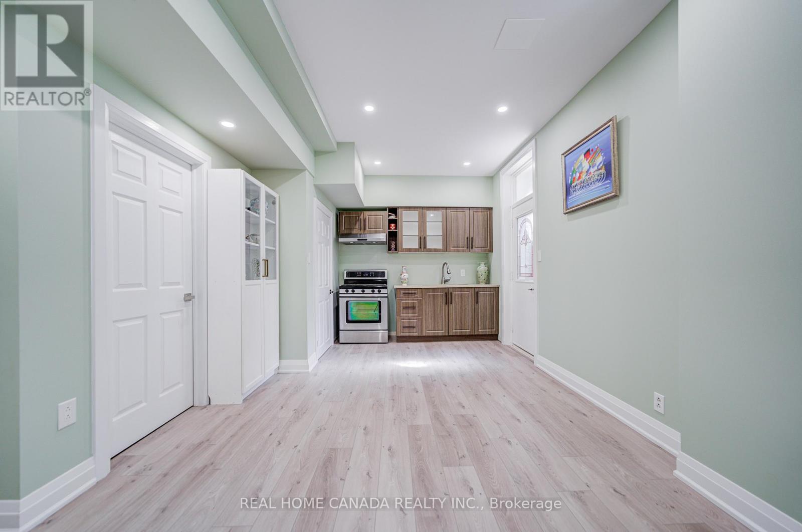 29 Ellesboro Drive, Mississauga, Ontario  L5N 1C3 - Photo 27 - W12933694