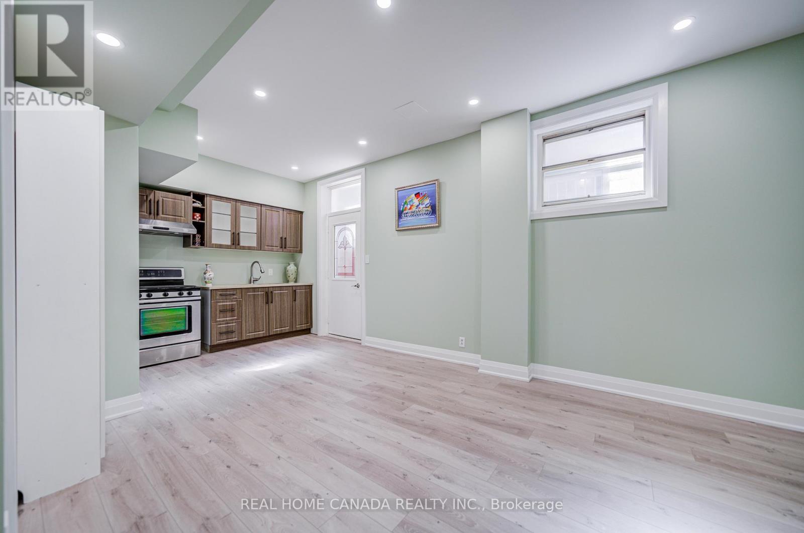 29 Ellesboro Drive, Mississauga, Ontario  L5N 1C3 - Photo 26 - W12933694