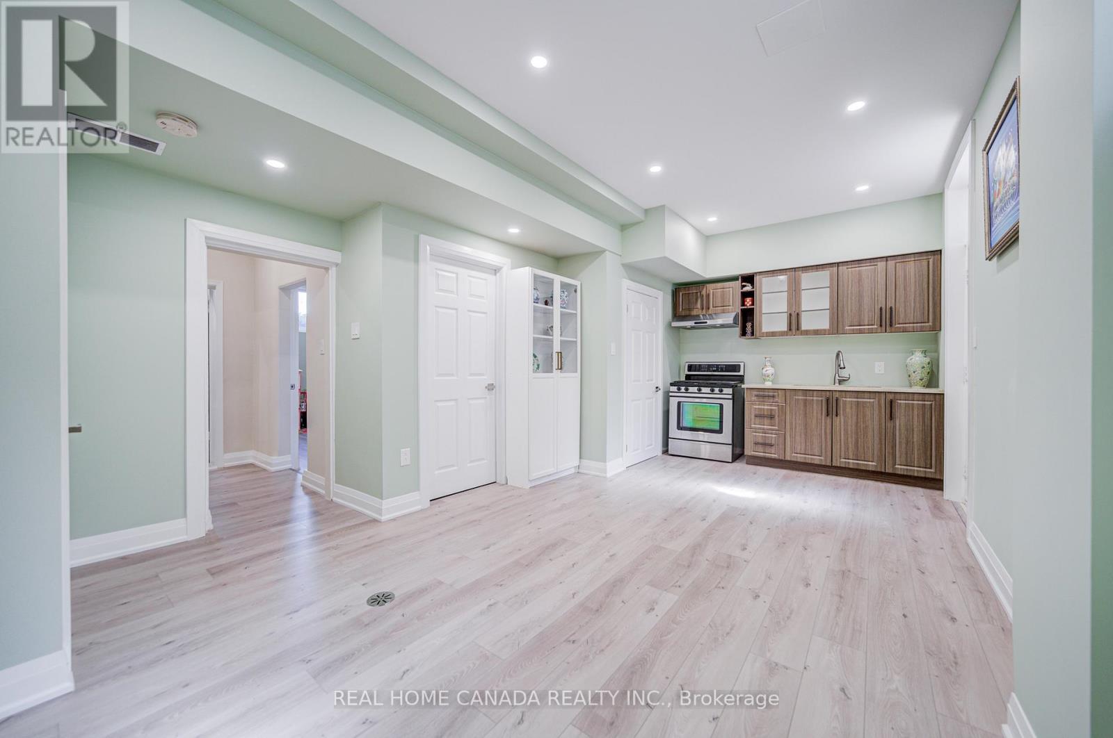 29 Ellesboro Drive, Mississauga, Ontario  L5N 1C3 - Photo 28 - W12933694